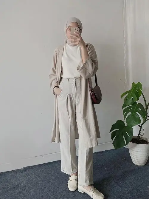 Ide OOTD Hijab dengan Outer Simpel dan Tetap Stylish Citizen6