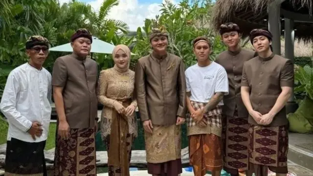 Putri Delina Berhijab di Upacara Mepamit Mahalini dan Rizky Febian