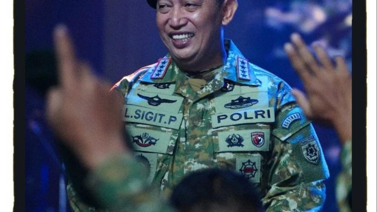 Kedatangan Panglima TNI dan Kapolri ini disambut hangat oleh Kepala Staf Komando Cadangan Strategis Angkatan Darat (Kakostrad) Mayor Jenderal TNI Farid Makruf. <br>