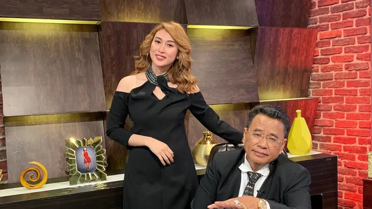 Potret Shella Pedangdut yang Jadi Asisten Pribadi Hotman Paris
