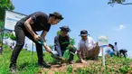 Perjuangan menjaga alam menjadi jalan berat dipilih Rasman dan anggota Kelompok Tani Hutan (KTH) Pabangbon di Desa Malasari, Kecamatan Nanggung, Kabupaten Bogor. Mereka tersadar ketika lahan yang memberinya kehidupan, terus mengalami kerusakan. Rusaknya sebagian lahan perhutahan diakibatkan adanya aktivitas tambang warga. Secara terbuka, Rasman mengakui bahwa dulu dirinya merupakan bagian dari perusak alam melalui aktivitas pertambangan di hutan. Kesadaran itu kemudian membuatnya berhenti dan berganti mata pencaharian sebagai petani. Niat dibangun Rasman sederhana. Dia hanya ingin mengobati hutan yang selama ini telah dirusaknya. (Foto: Dokumentasi BRI)