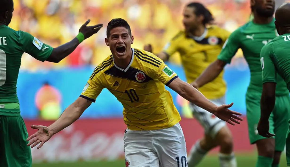 Selebrasi gelandang Kolombia, James Rodriguez, usai melesakkan bola ke gawang Pantai Gading  di laga penyisihan Piala Dunia 2014 Grup C di Stadion National Mane Garrincha, Brasil, (19/6/2014). (AFP PHOTO/Eitan Abramovich)