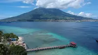 Gunung Gamalama di Ternate disebut gunung yang tak pernah tidur atau masih aktif hingga sekarang. (Dok: Instagram @andrikilua)