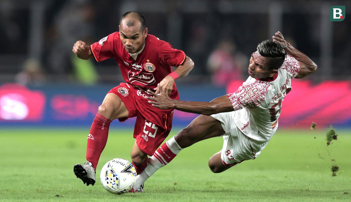 1. Riko Simanjuntak - Gelandang berusia 28 tahun ini  dipastikan akan memanjakan Marko Simic melalui umpan-umpannya dari sisi sayap kanan. Bahkan pada musim lalu, Simic cenderung hanya dilayani oleh Riko Simanjuntak. (Bola.com/Yoppy Renato)