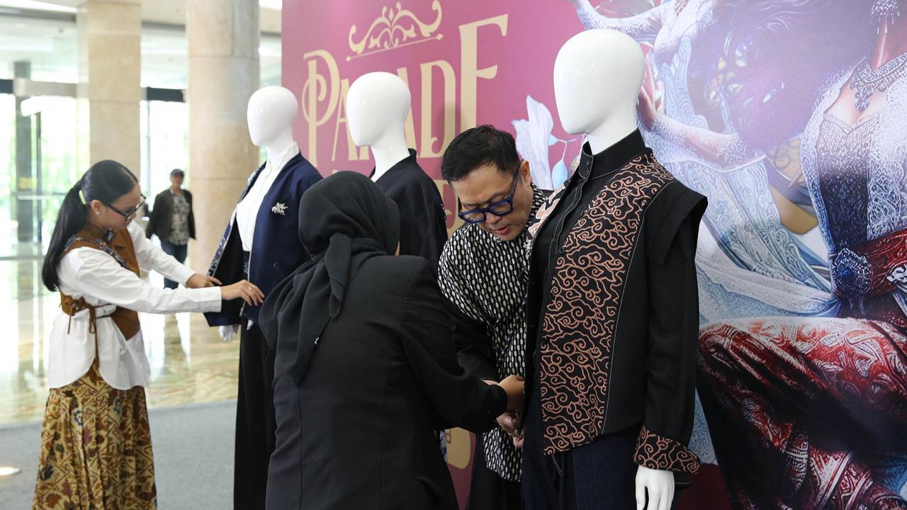 FOTO: Parade Wastra Nusantara 2025,  Keanggunan Kain Tradisi Menyapa Keseharian