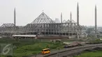 Tampak proyek pembangunan Masjid Raya Jakarta di Jalan Daan Mogot KM 14, Jakarta, Senin (23/5). Proyek yang dibangun di lahan seluas 17,6 hektar milik Pemprov DKI itu saat ini terhenti akibat proses lelang. (Liputan6.com/Gempur M Surya)
