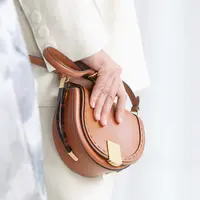 FENDI Sunshine akhirnya merilis Moonlight, tas satchel dengan siluet bulan sabit yang memesona.