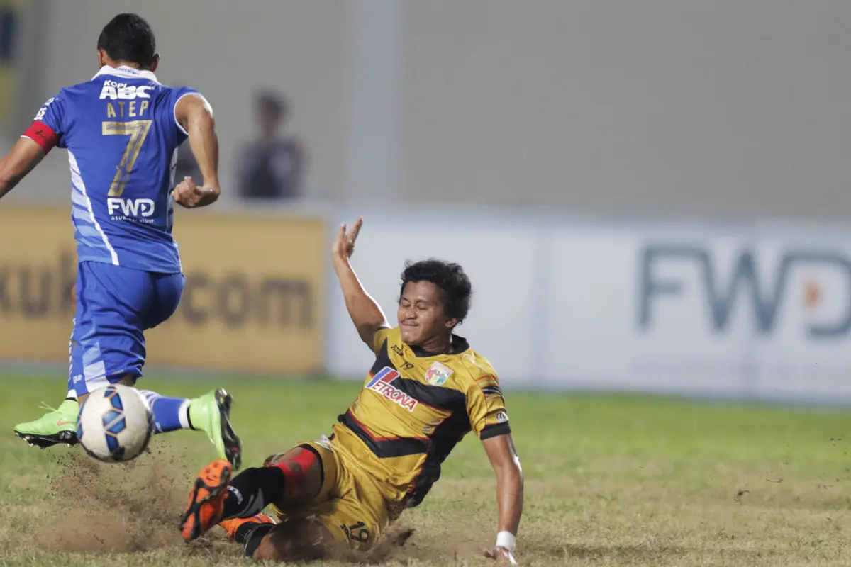 Babak I: Mitra Kukar Lawan Persib Bandung Masih Imbang Tanpa Gol