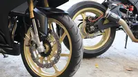 Cat warna gold atau emas banyak digunakan bikers sat mengecat velg kesayangan (Foto: Layz Motor)