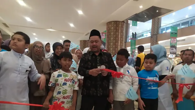 Bupati Gresik Gus Yani di acara peringatan Hari Autis Sedunia. (Liputan6.com/Dian Kurniawan)
