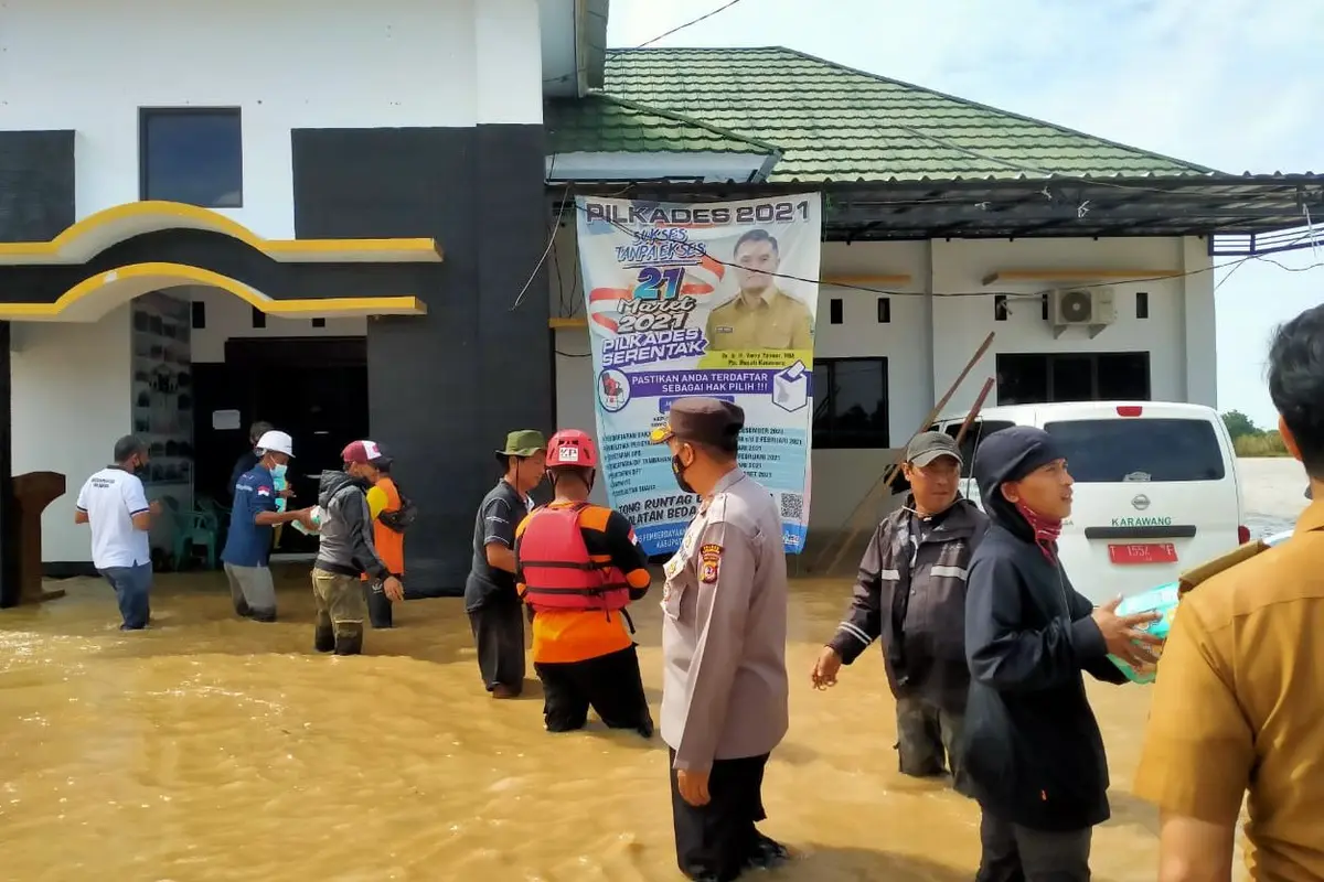 PT Jawa Satu Power dan kontraktor pembangunan PLTGU Jawa 1 bergerak cepat memberikan bantuan kepada warga terdampak banjir.