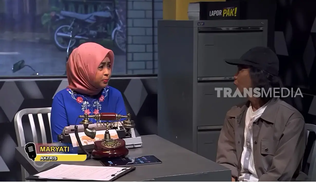 Dalam acara tersebut, Mandra dan Munaroh juga sempat berdialog menirukan adegan sinetron yang melambungkan keduanya. [Youtube/TRANS7 OFFICIAL]
