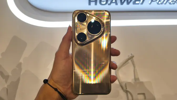 <p>Huawei Pura 80 Ultra. (Liputan6.com/ Anka Fergy Agustian)</p>