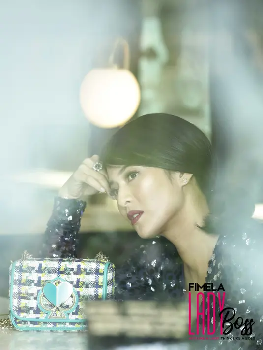 Mengatakan tidak dengan cara yang sopan menurut Dian Sastrowardoyo menjadi salah satu bentuk self love untuknya. Akhirnya ia pun terbiasa dan nyaman untuk mengatakan tidak dengan sopan. (Bambang E.Ros/Fimela.com)