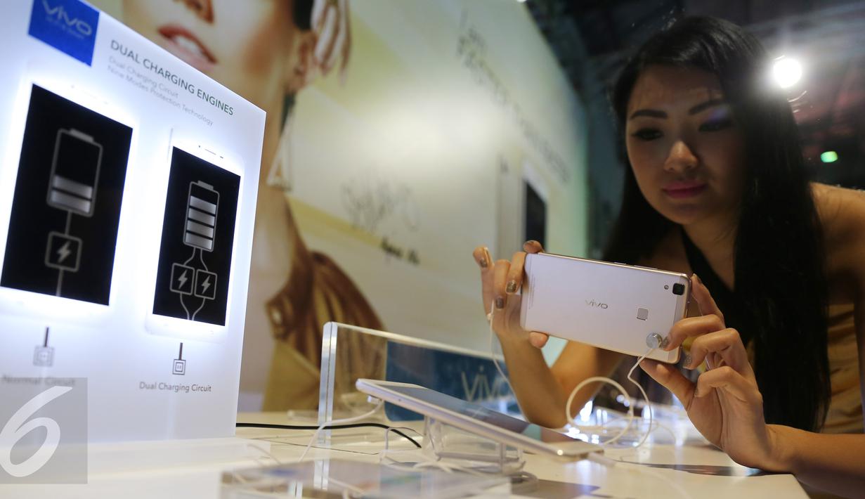 Vivo Smartphone resmi memperkenalkan dua produk teranyarnya di Jakarta, Kamis (26/5/2016).  Produsen smartphone asal China itu  meluncurkan dua smartphone sekaligus dengan nama Vivo V3 Max dan Vivo V3 di Indonesia. (Liputan6.com/Herman Zakharia)