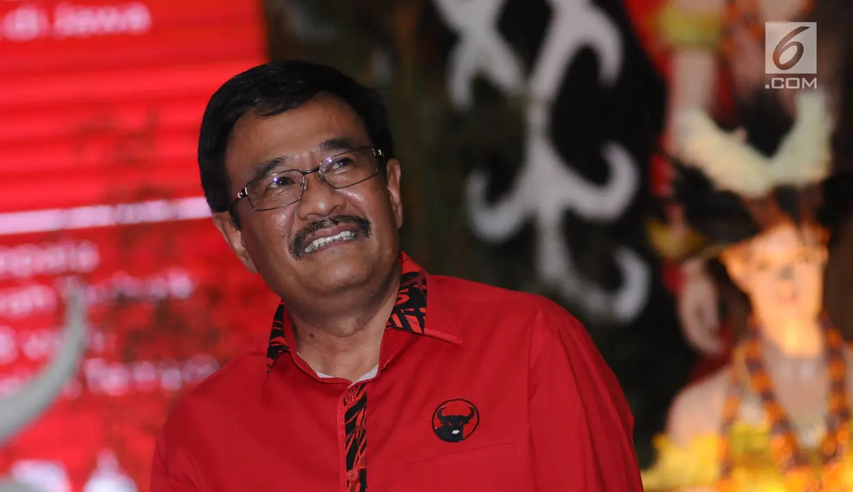 Djarot Saiful Hidayat mentap usai diumumkan menjadi Bakal Cagub Sumatera Utara di Jakarta, Kamis (4/1). Ketua Umum PDIP, Megawati Sukarnoputri resmi menunjuk Djarot maju dalam Pilkada 2018 di Sumatera Utara. (Liputan6.com/Helmi Fithriansyah)