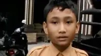 Bocah 11 tahun gagalkan penjambretan telepon genggam miliknya.  (Liputan 6 SCTV)