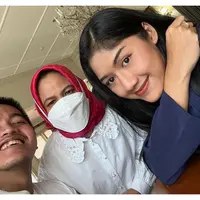 Erina Gudono berfoto dengan Iriana Jokowi dan Kaesang. (Dok: Instagra, Erina Gudono)