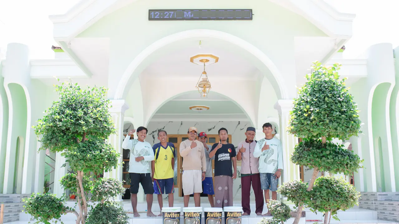 Sambut Hari Raya Idul Fitri, Avian Brands Percantik 100 Masjid di Tanah Air