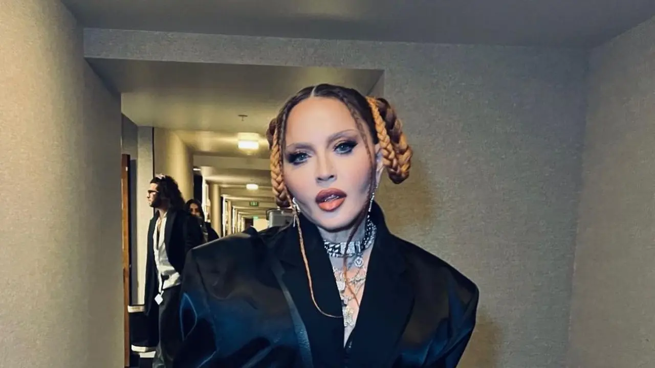 Nyaris Tak Dikenali, Wajah Madonna di Grammy Awards 2023 Curi Atensi