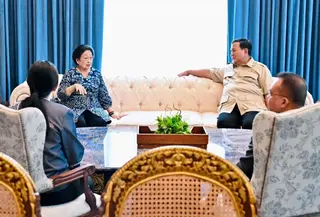 Momen Prabowo duduk satu sofa dengan Megawati saat bertemu di Istana Merdeka (Instagram Sekretariat Kabinet)