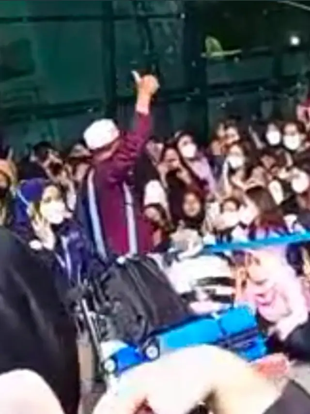 Potret NCT Dream Tiba di Jakarta, Disambut Meriah Penggemar di Bandara