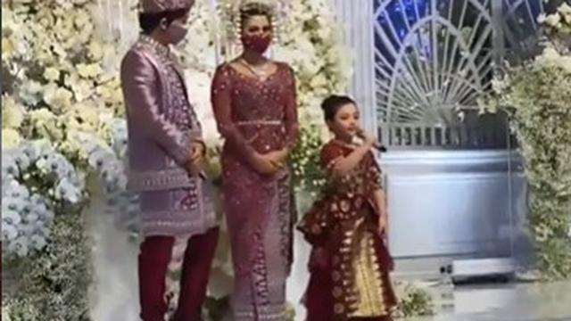 Beri Persembahan Lagu, Ini 6 Potret Kedekatan Arsy dan Aurel Hermansyah