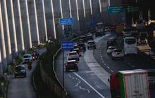 FOTO: Puncak Arus Balik 2024, Tol Arah Jakarta Terpantau Ramai Lancar
