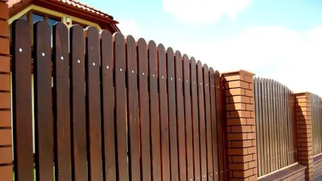 Desain Pagar Tembok Minimalis Material Kayu