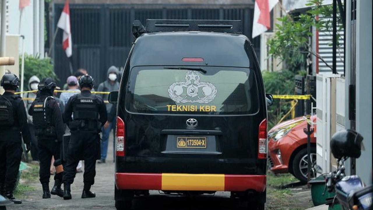 Densus 88 Antiteror Tangkap Dua Terduga Teroris di Jakarta Barat
