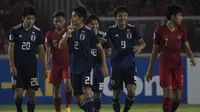Bek Jepang, Higashi Shunki, merayakan gol yang dicetaknya ke gawang Timnas Indonesia pada laga AFC U-19 Championship di SUGBK, Jakarta, Minggu (25/10). (Bola.com/Vitalis Yogi Trisna)