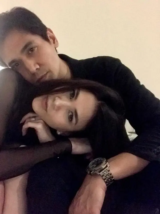 6 Potret Kebersamaan Tyo Nugros Eks Drummer Dewa 19 dan Kekasih, Tampil Mesra