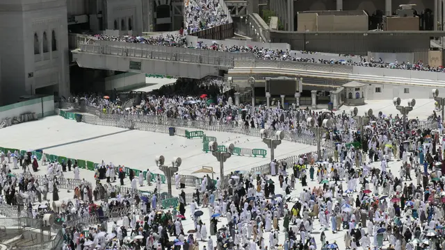 Suasana kepadatan jemaah di kawasan Masjidil Haram, Makkah jelang pelaksanaan puncak haji.