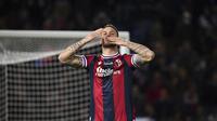Penyerang Bologna, Marko Arnautovic berselebrasi usai mencetak gol ke gawang Inter Milan selama pertandingan lanjutan Liga Serie A Italia di stadion Renato Dall'Ara di Bologna, Italia, Kamis (28/4/2022). Bologna menang atas Inter Milan dengan skor tipis 2-1. (Massimo Paolone/LaPresse via AP)
