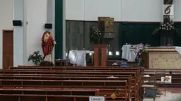 Kondisi dalam ruangan usai penyerangan di Gereja St Lidwina Bedog, Sleman, Yogyakarta, Minggu (11/2). Sejumlah umat dan Romo mengalami luka-luka. (Liputan6.com/Arya Manggala)