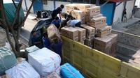 Bea dan Cukai berhasil mengamankan 5 truk yang berisi barang impor bekas di Pelabuhan Roro TelagaPunggur, pada Senin (6/3/2023). (Dok Bea Cukai)