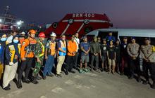 Detik-Detik 8 ABK Selamat dari Kapal yang Tenggelam di Bawean