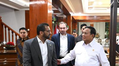 Direktur FBI Temui Prabowo, Bawa Artefak Indonesia yang Hilang