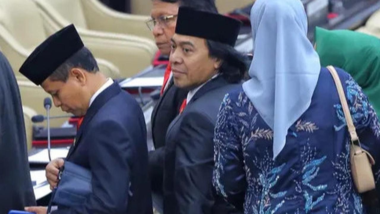 VIDEO: Kocak! Celetukan Komeng Soal Janji Bapak Hingga Tak Ingin Berharap Pada Prabowo