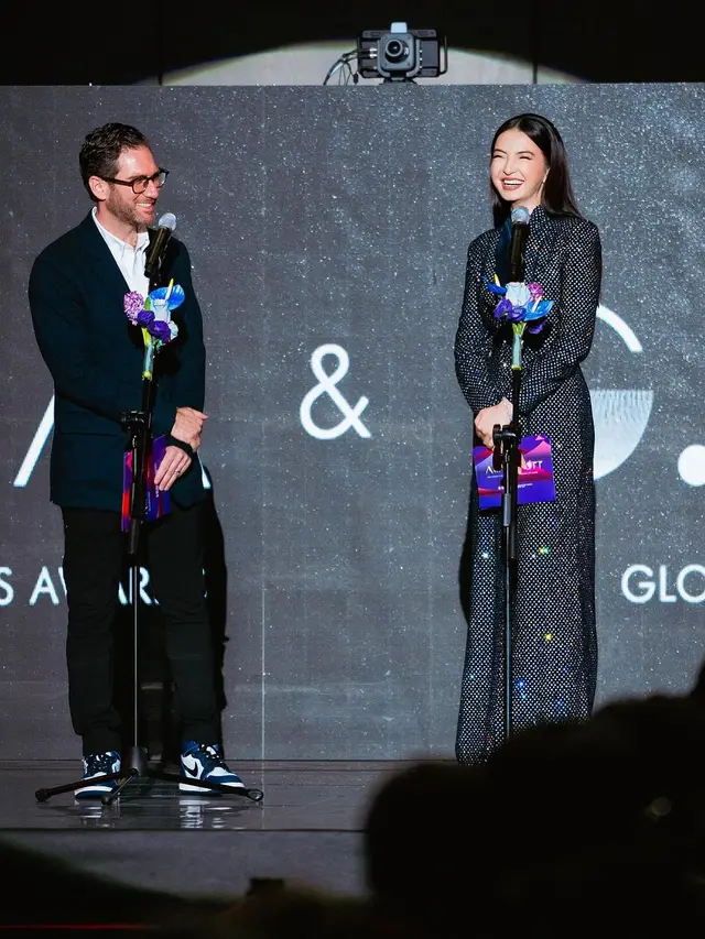 6 Pesona Elegan Khas Perempuan Indonesia Raline Shah, Jadi Pembaca Nominasi di Busan International Film Festival 2024