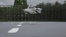Sebuah mobil terbang berawak SD-03 terlihat selama sesi uji terbang di lapangan uji Toyota di Toyota, Jepang tengah.  Mobil terbang SkyDrive SD-03 berhasil terbang uji coba selama empat menit.  (©SkyDrive/CARTIVATOR 2020 via AP)