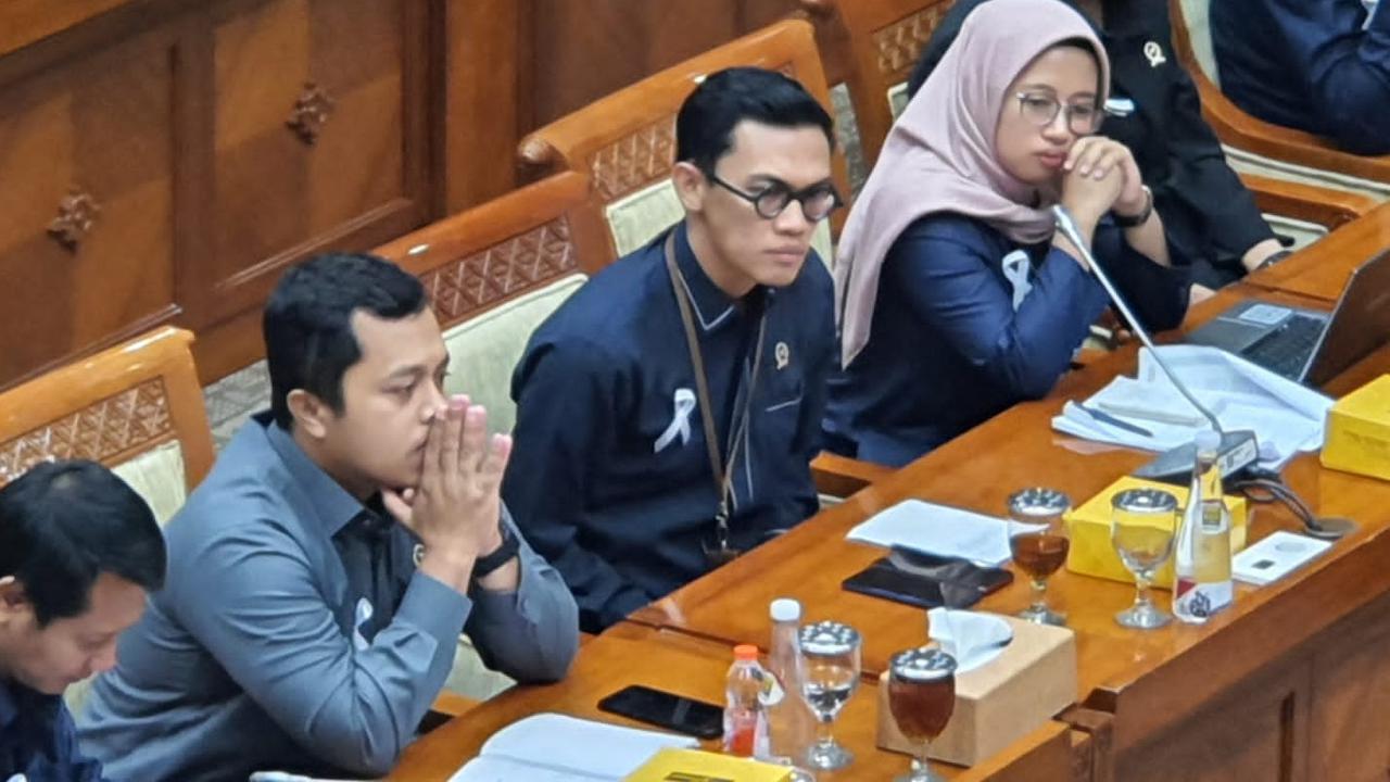 Gunakan Pita Putih, Solidaritas Hakim Indonesia Ngadu ke DPR soal Kesejanteraan