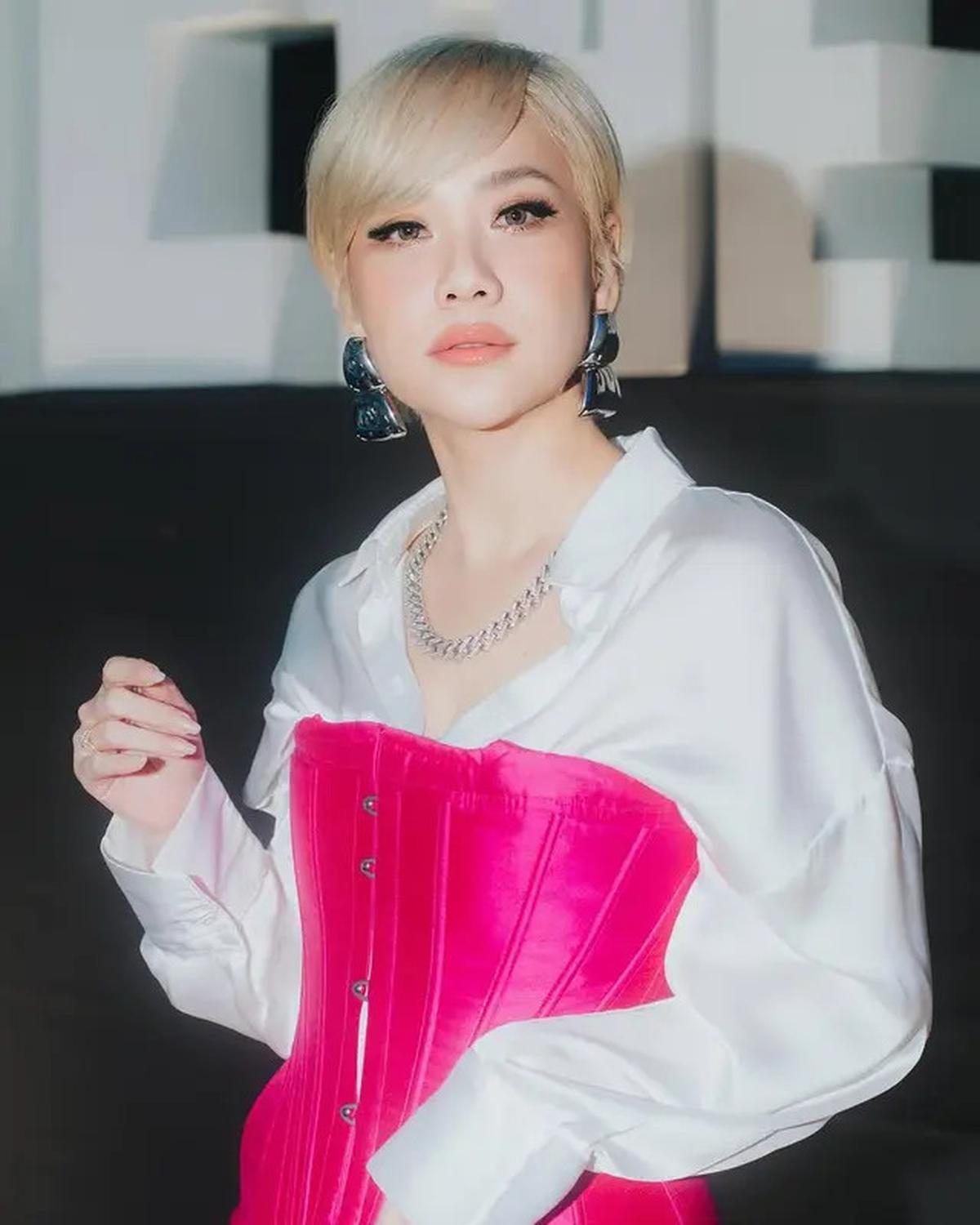 Potret Bunga Citra Lestari dengan Makeup Barbie Doll, Tampil Awet Muda di Usia 42 Tahun