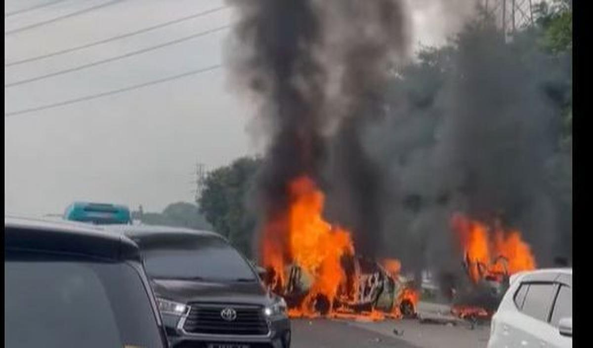 "Korban meninggal dengan kondisi luka bakar dari Gran Max dari arah Jakarta,"&nbsp;