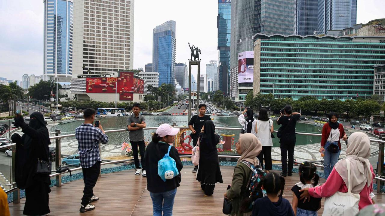 Anjungan Halte TransJakarta Bundaran HI Jadi Primadona Wisata Murah di Tengah Libur Isra Mikraj