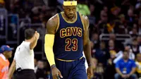 James Triple Double, Cavs Jinakkan Pelicans