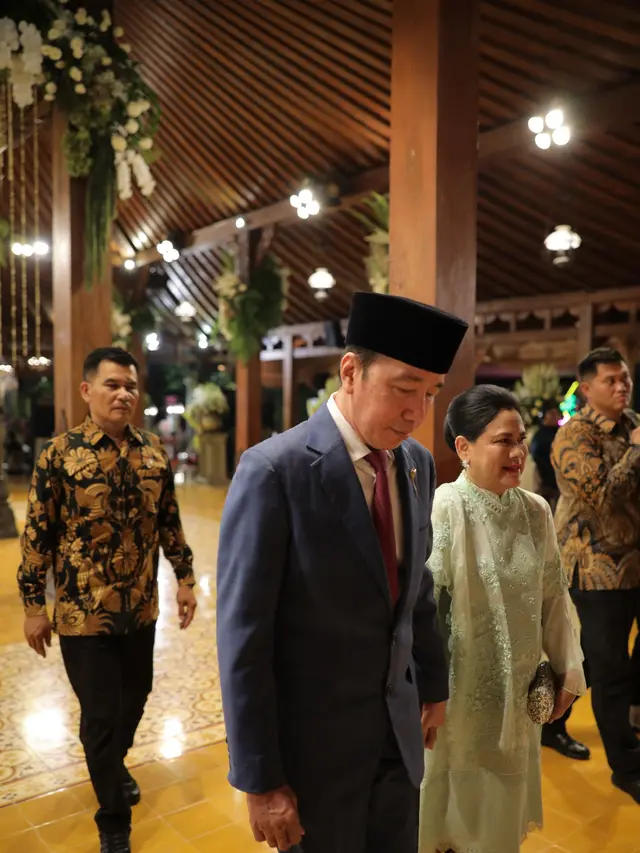 Mantan Presiden Joko Widodo dalam acara Ngunduh Mantu Soimah. (dok. Faralljibrill Photography)