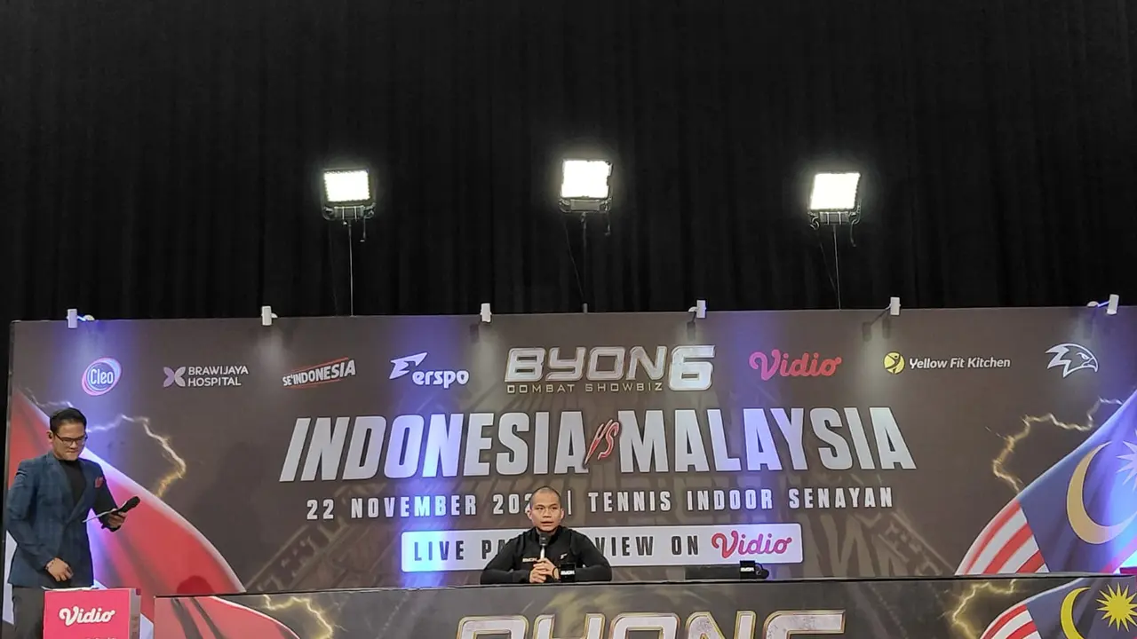 Yoshua Marcellos memberikan keterangan dalam sesi konferensi pers Byon Combat Showbiz 6