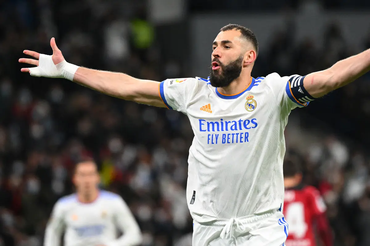 Foto: Duet Karim Benzema - Vinicius Junior Gacor, Real Madrid Sikat Valencia dan Kukuh di Puncak Klasemen Liga Spanyol