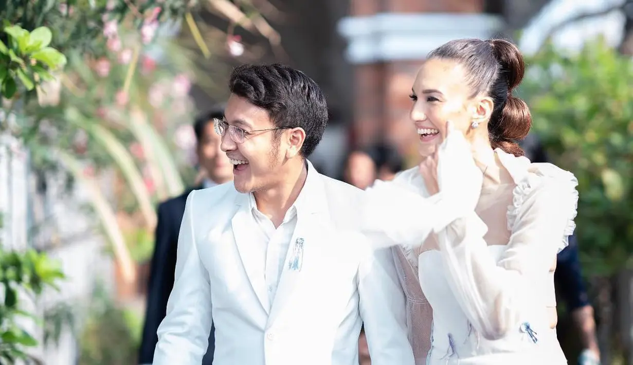 Nadine Chandrawina dan Dimas Anggara